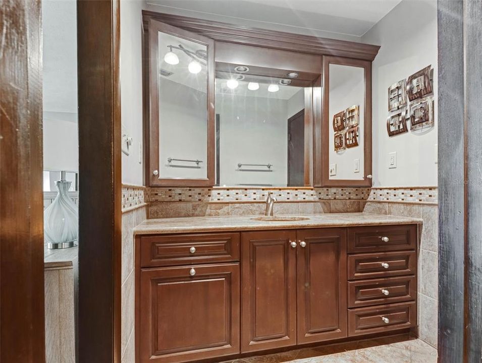 На продажу: $900,000 (3 спален, 2 ванн, 2030 Квадратных фут)