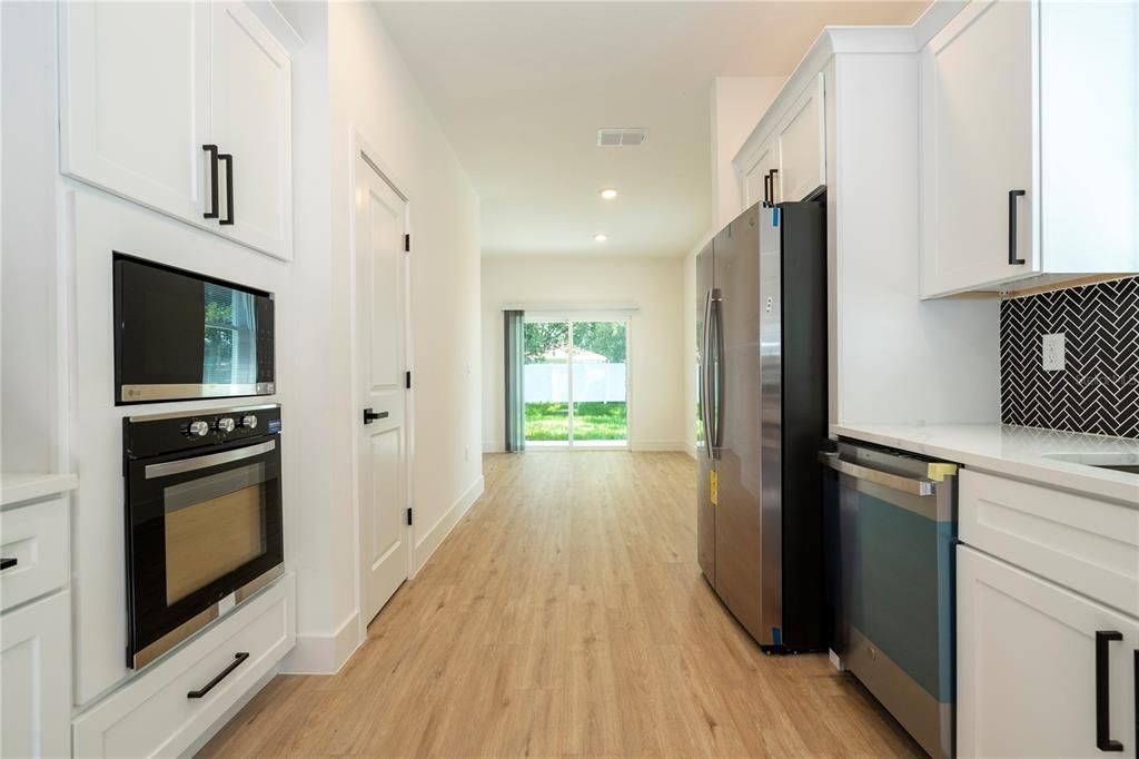 На продажу: $415,000 (4 спален, 2 ванн, 1734 Квадратных фут)