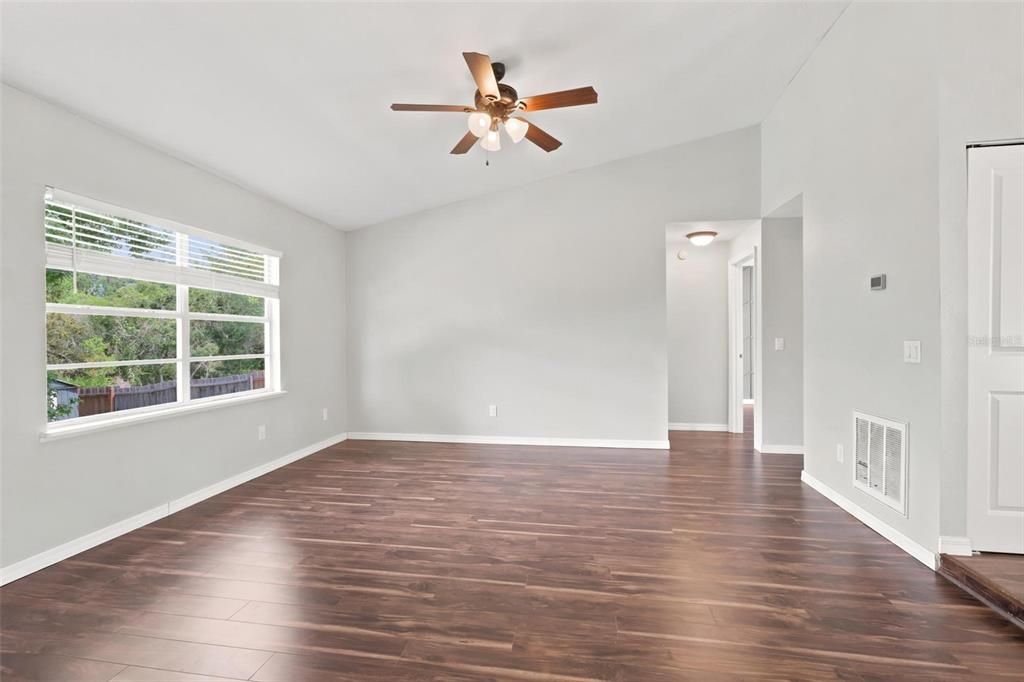 En Venta: $319,900 (3 camas, 2 baños, 1628 Pies cuadrados)