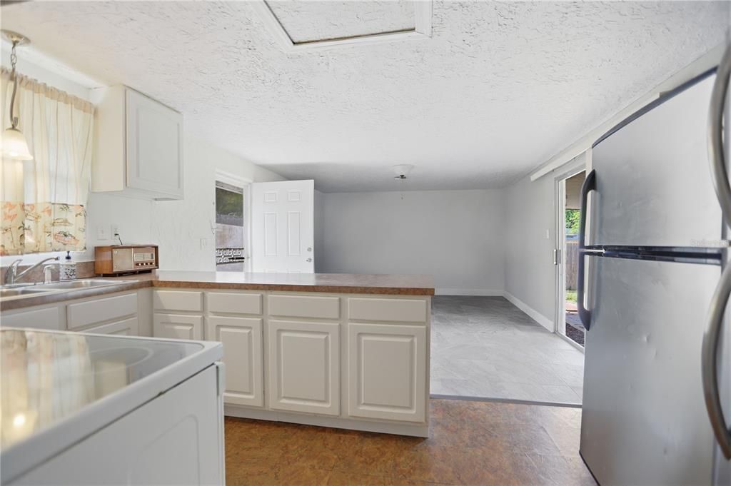For Sale: $489,000 (3 beds, 2 baths, 1334 Square Feet)