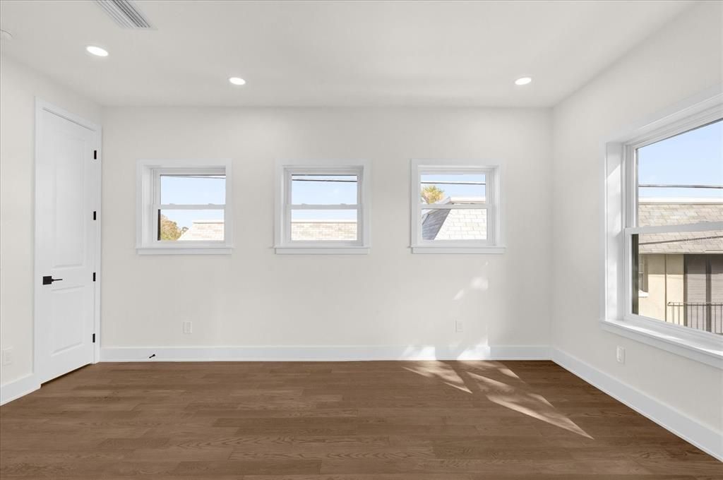For Sale: $999,500 (5 beds, 0 baths, 3620 Square Feet)