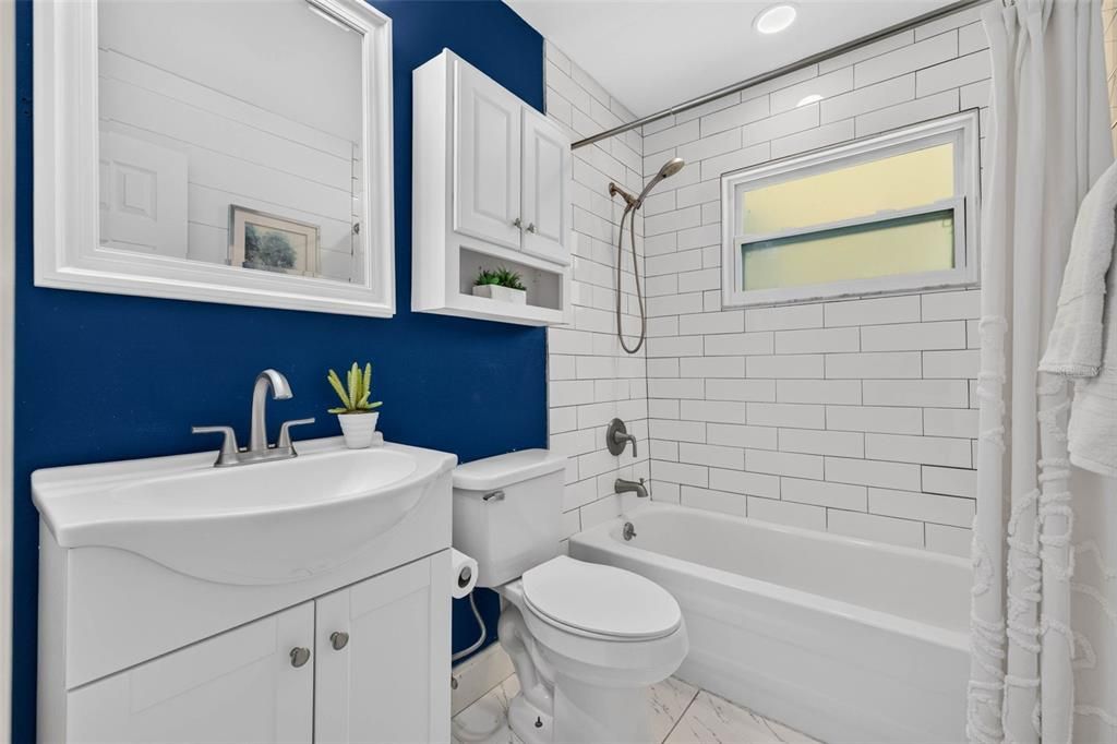Activo con contrato: $465,000 (4 camas, 2 baños, 1280 Pies cuadrados)