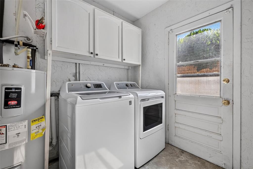Activo con contrato: $465,000 (4 camas, 2 baños, 1280 Pies cuadrados)