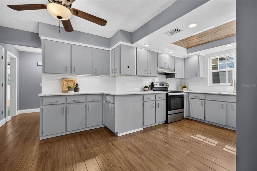 Activo con contrato: $465,000 (4 camas, 2 baños, 1280 Pies cuadrados)