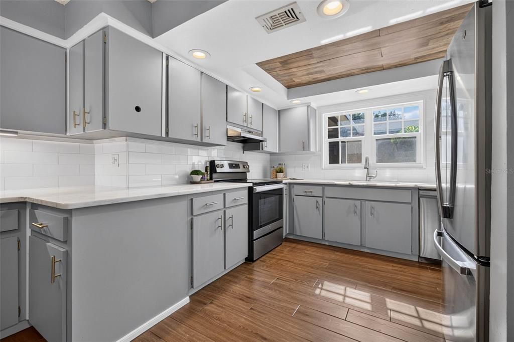 Activo con contrato: $465,000 (4 camas, 2 baños, 1280 Pies cuadrados)
