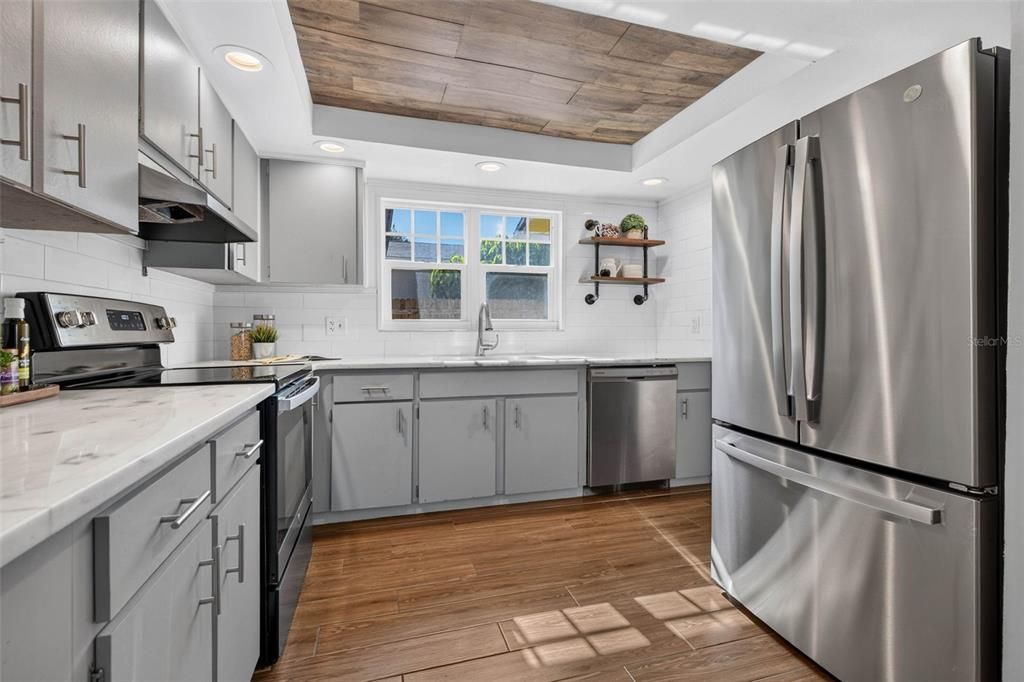 Activo con contrato: $465,000 (4 camas, 2 baños, 1280 Pies cuadrados)