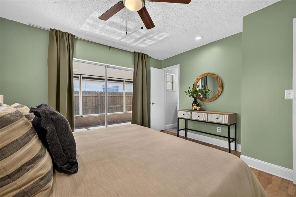 Activo con contrato: $465,000 (4 camas, 2 baños, 1280 Pies cuadrados)