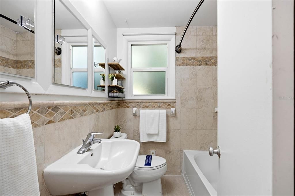 En Venta: $375,000 (2 camas, 1 baños, 951 Pies cuadrados)