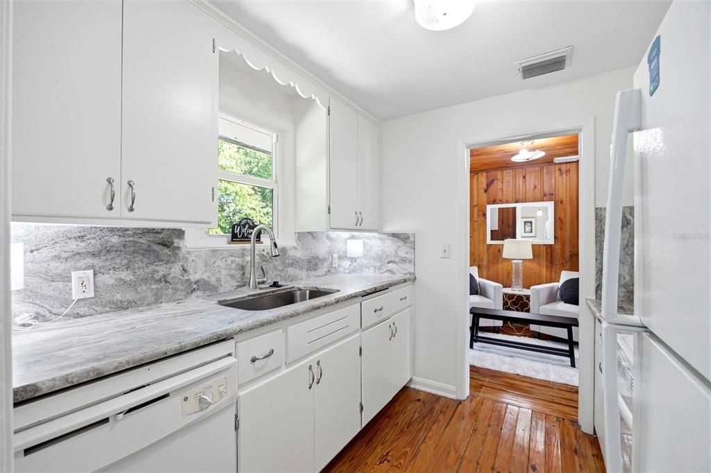 En Venta: $375,000 (2 camas, 1 baños, 951 Pies cuadrados)