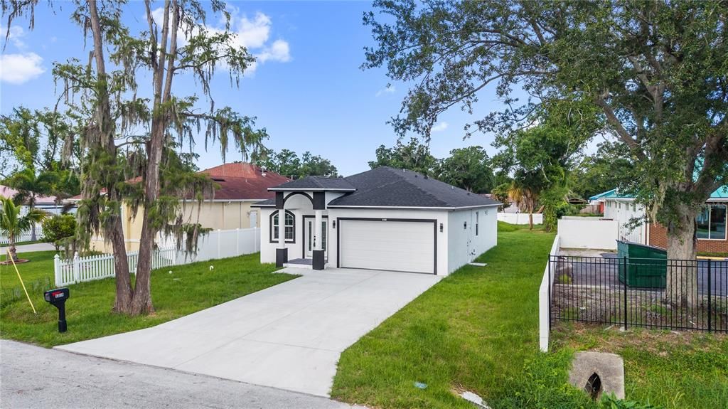 For Sale: $660,000 (4 beds, 3 baths, 1828 Square Feet)