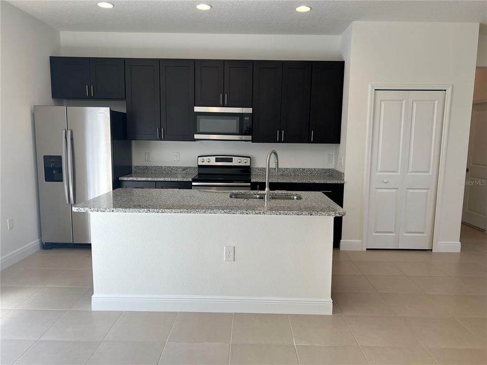 For Rent: $2,000 (4 beds, 2 baths, 1580 Square Feet)