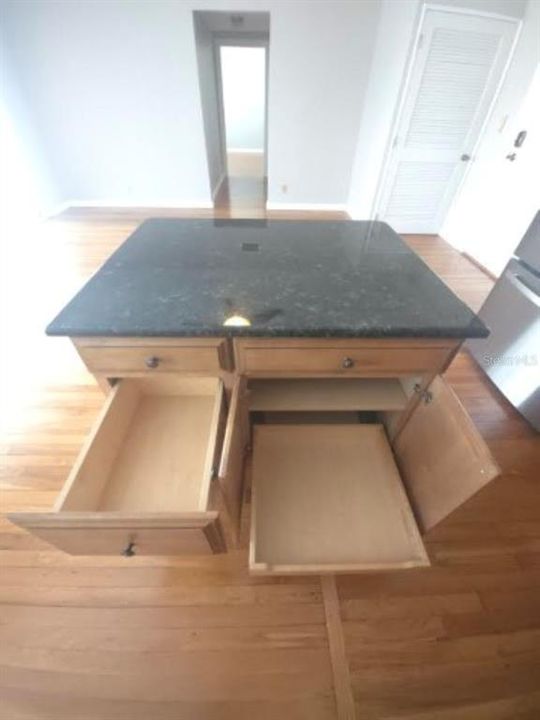 В аренду: $2,495 (1 спален, 1 ванн, 779 Квадратных фут)