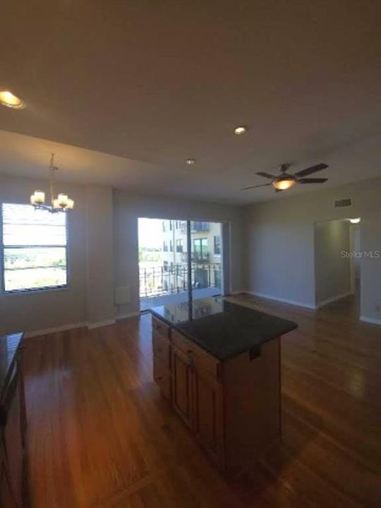 В аренду: $2,495 (1 спален, 1 ванн, 779 Квадратных фут)
