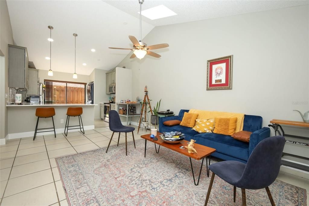 En Venta: $229,000 (2 camas, 2 baños, 930 Pies cuadrados)