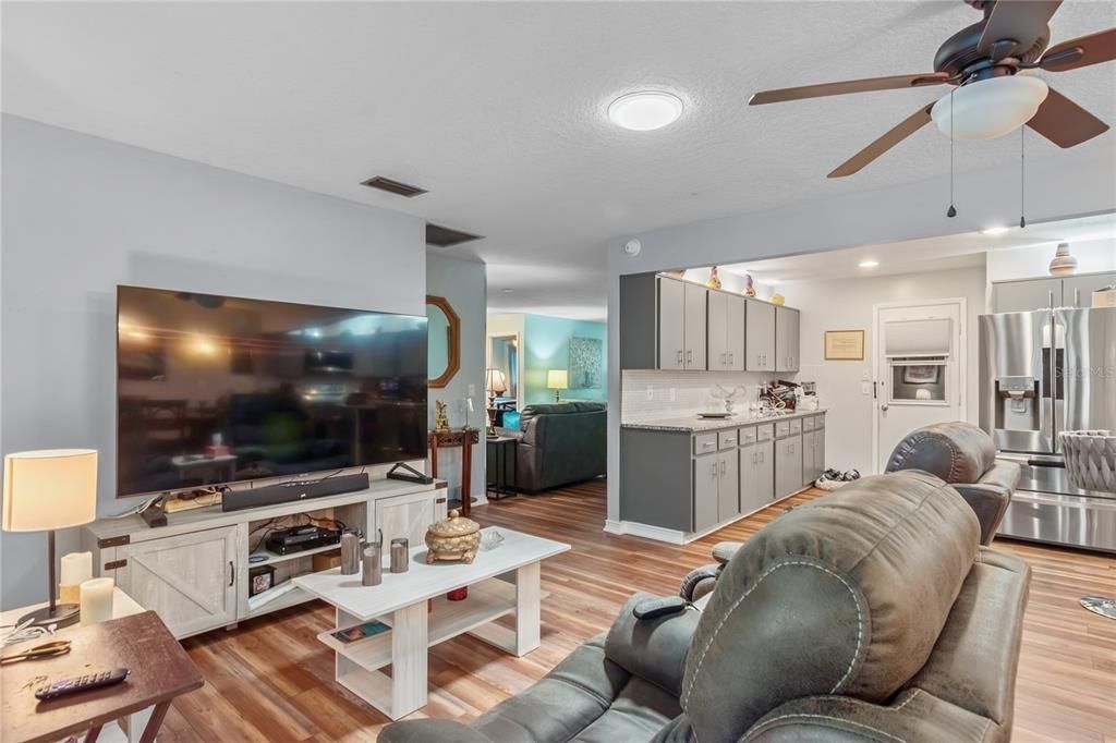 For Sale: $189,900 (2 beds, 2 baths, 1748 Square Feet)