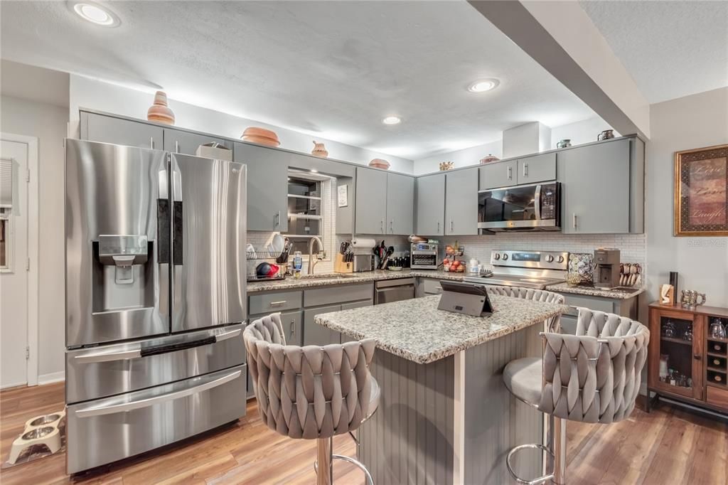 For Sale: $189,900 (2 beds, 2 baths, 1748 Square Feet)
