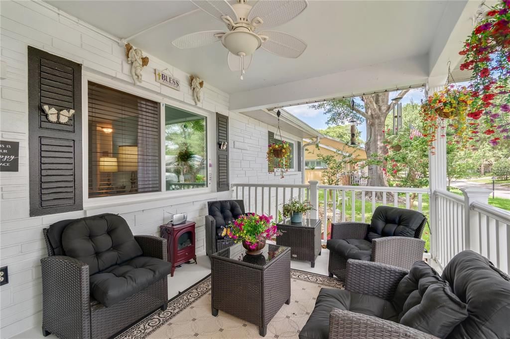 For Sale: $189,900 (2 beds, 2 baths, 1748 Square Feet)