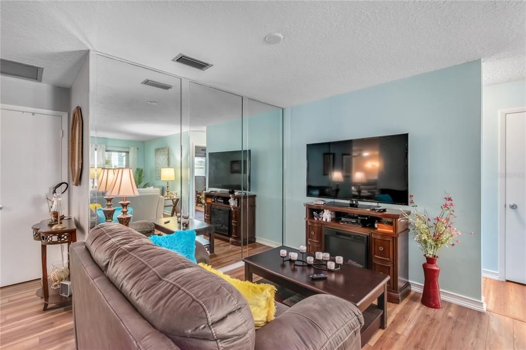 For Sale: $189,900 (2 beds, 2 baths, 1748 Square Feet)