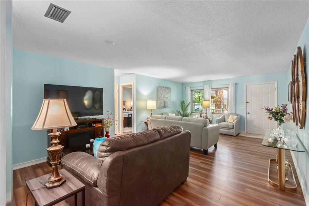 For Sale: $189,900 (2 beds, 2 baths, 1748 Square Feet)