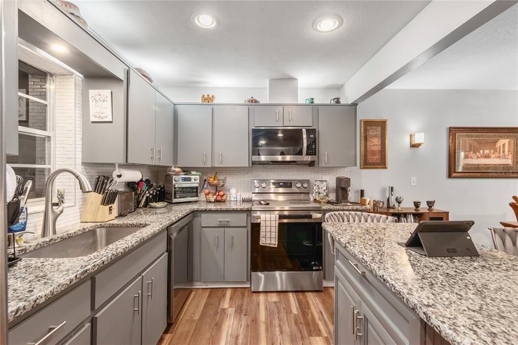 For Sale: $189,900 (2 beds, 2 baths, 1748 Square Feet)