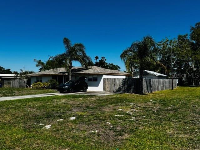 For Sale: $300,000 (3 beds, 2 baths, 1198 Square Feet)