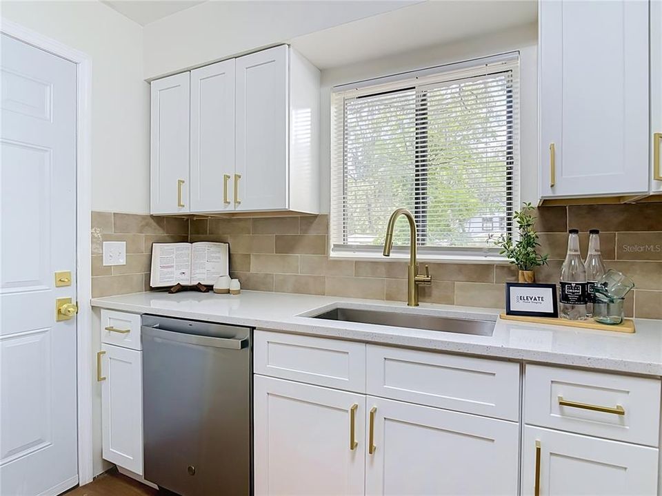 For Sale: $249,990 (3 beds, 1 baths, 1000 Square Feet)