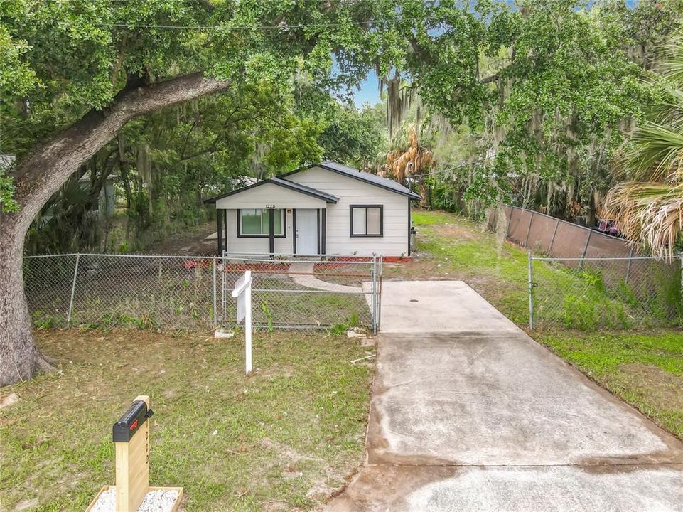 For Sale: $249,990 (3 beds, 1 baths, 1000 Square Feet)