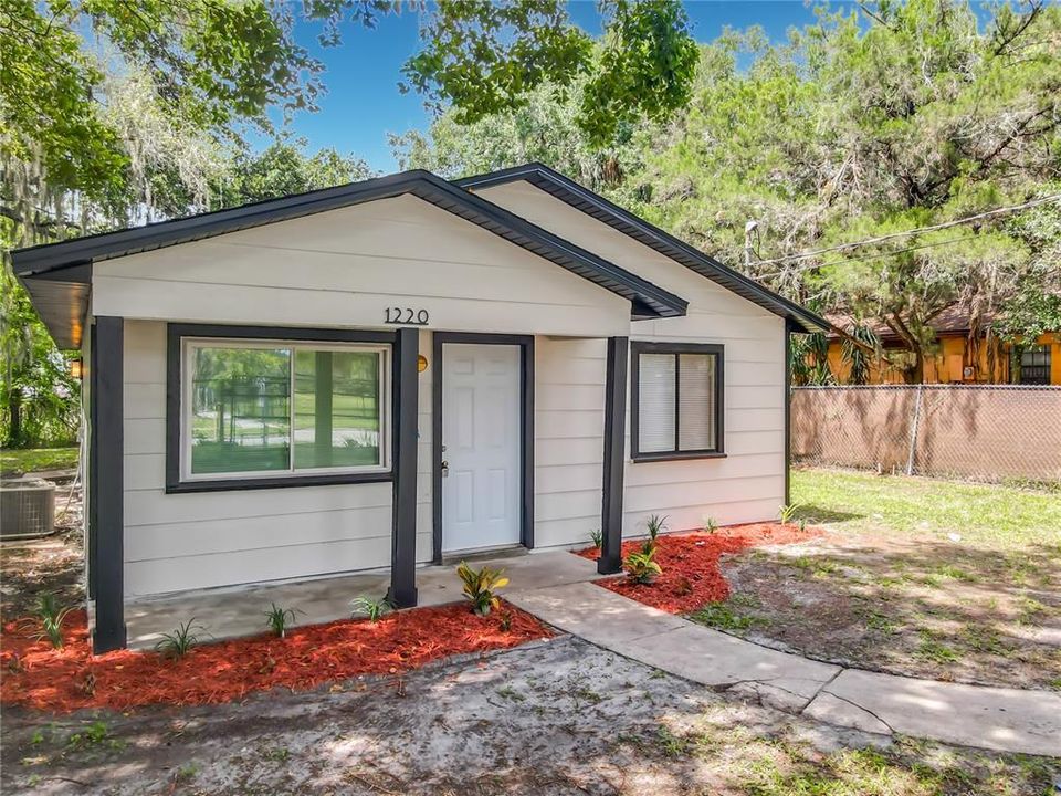 For Sale: $249,990 (3 beds, 1 baths, 1000 Square Feet)