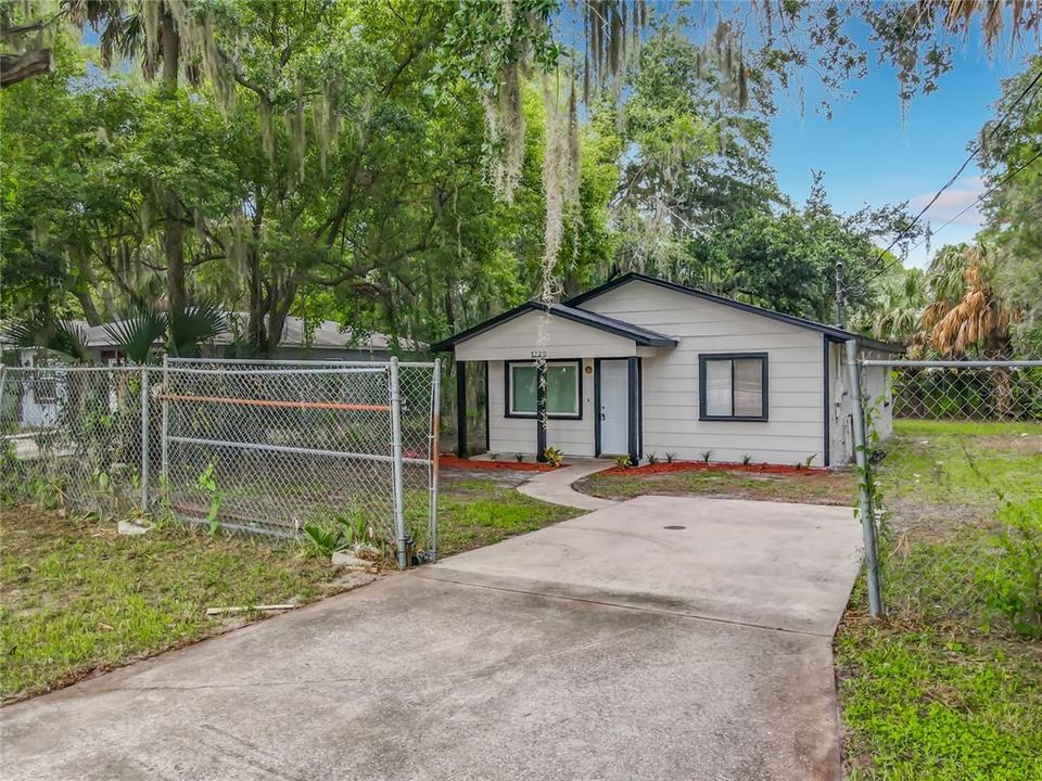 For Sale: $249,990 (3 beds, 1 baths, 1000 Square Feet)