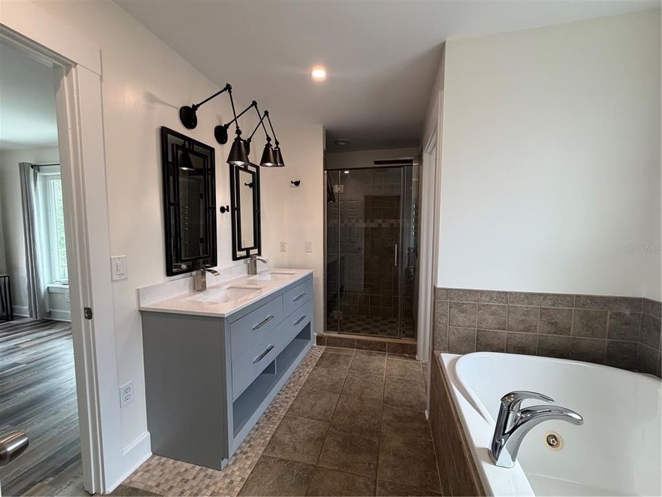 В аренду: $4,300 (4 спален, 3 ванн, 2296 Квадратных фут)