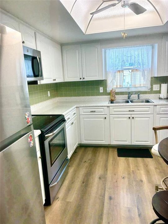 For Sale: $219,500 (2 beds, 2 baths, 1527 Square Feet)