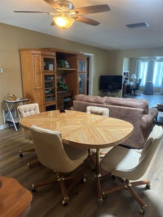 For Sale: $219,500 (2 beds, 2 baths, 1527 Square Feet)