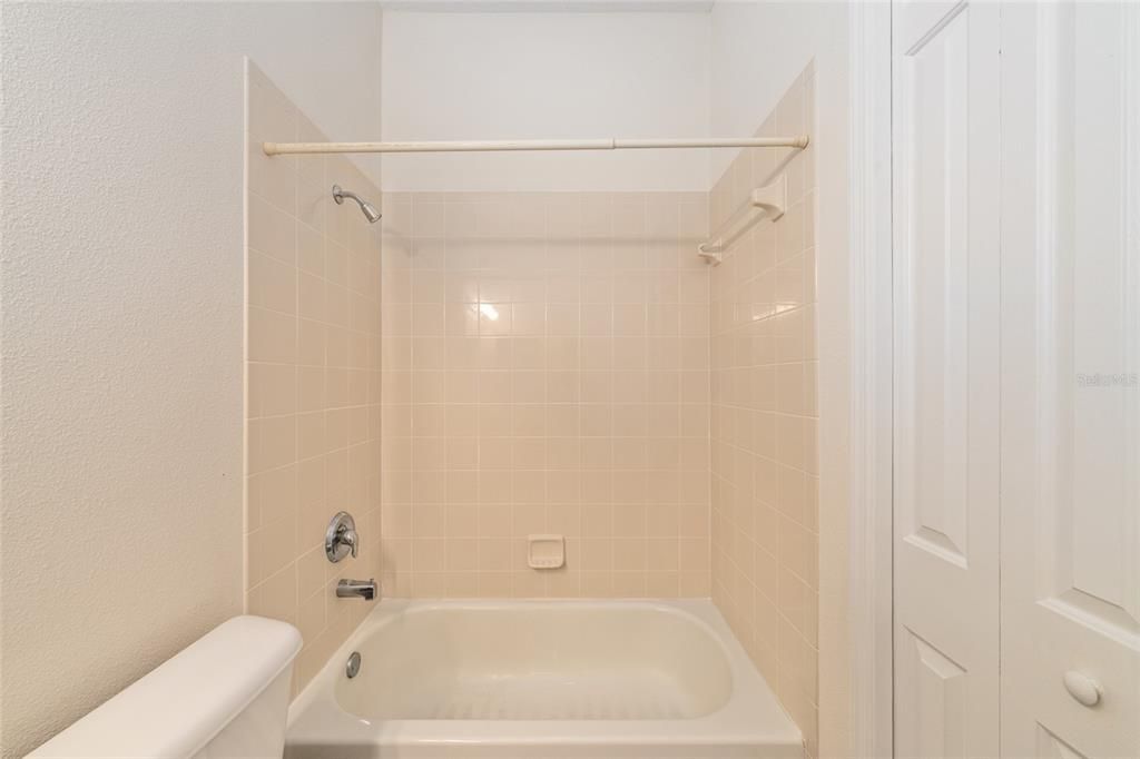 На продажу: $269,900 (3 спален, 2 ванн, 1394 Квадратных фут)