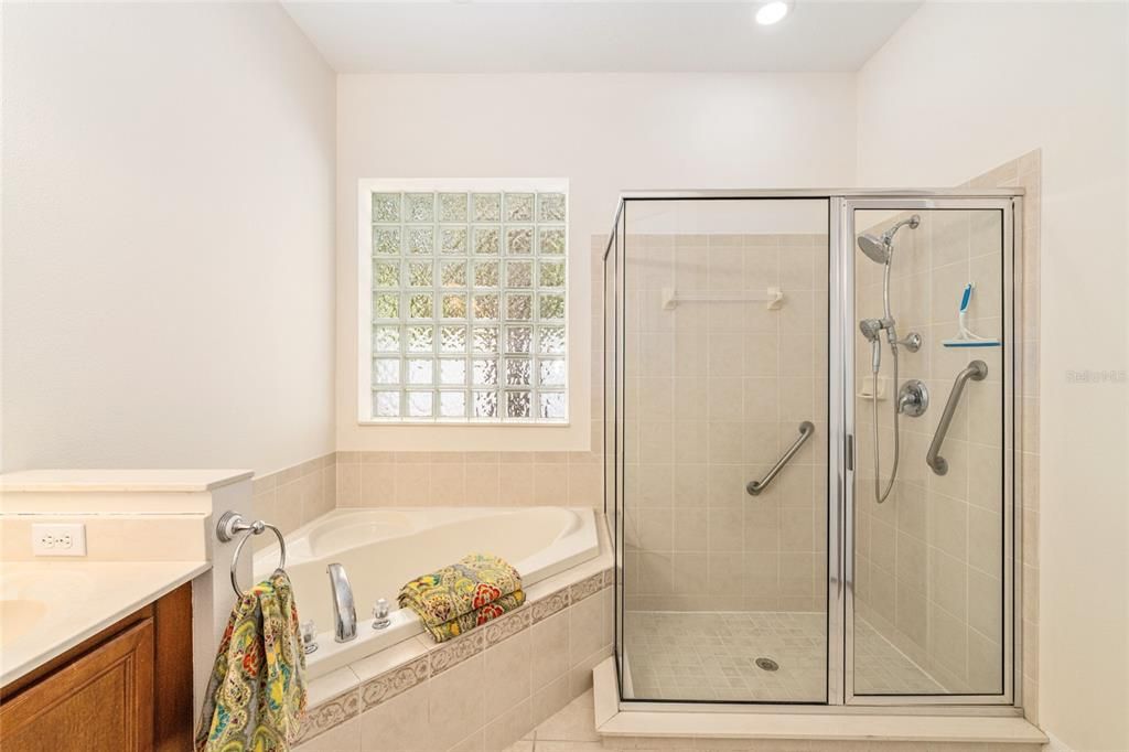 На продажу: $269,900 (3 спален, 2 ванн, 1394 Квадратных фут)