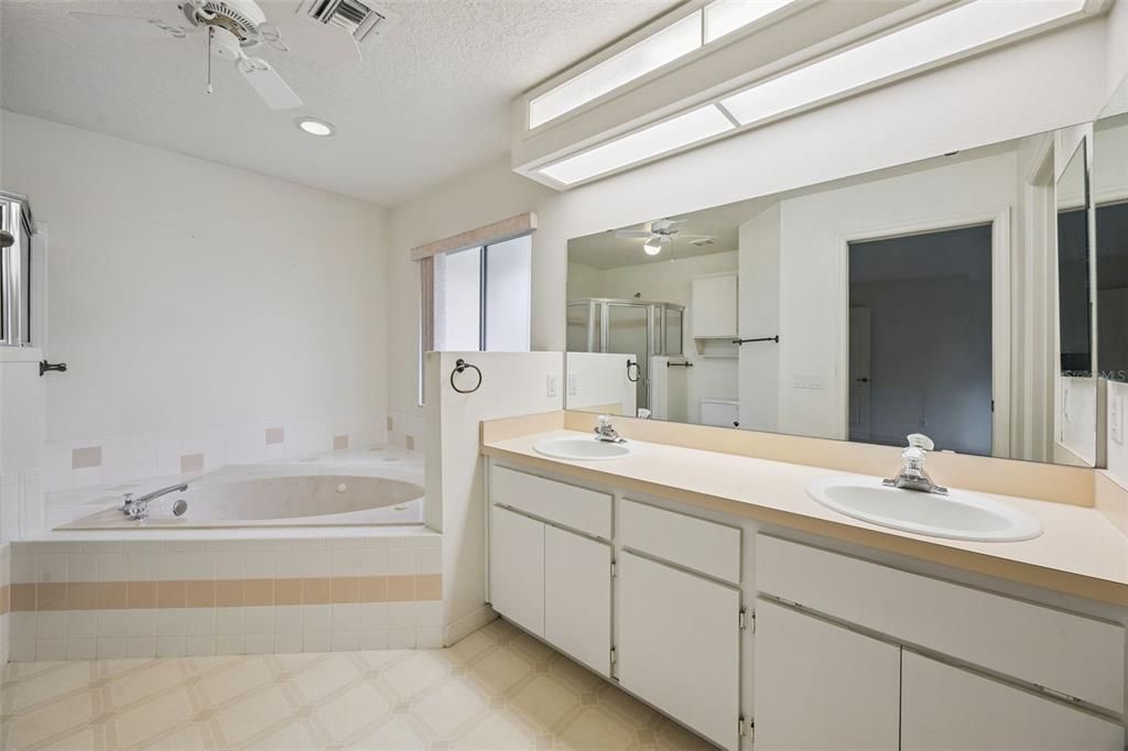 For Sale: $334,900 (3 beds, 2 baths, 2461 Square Feet)
