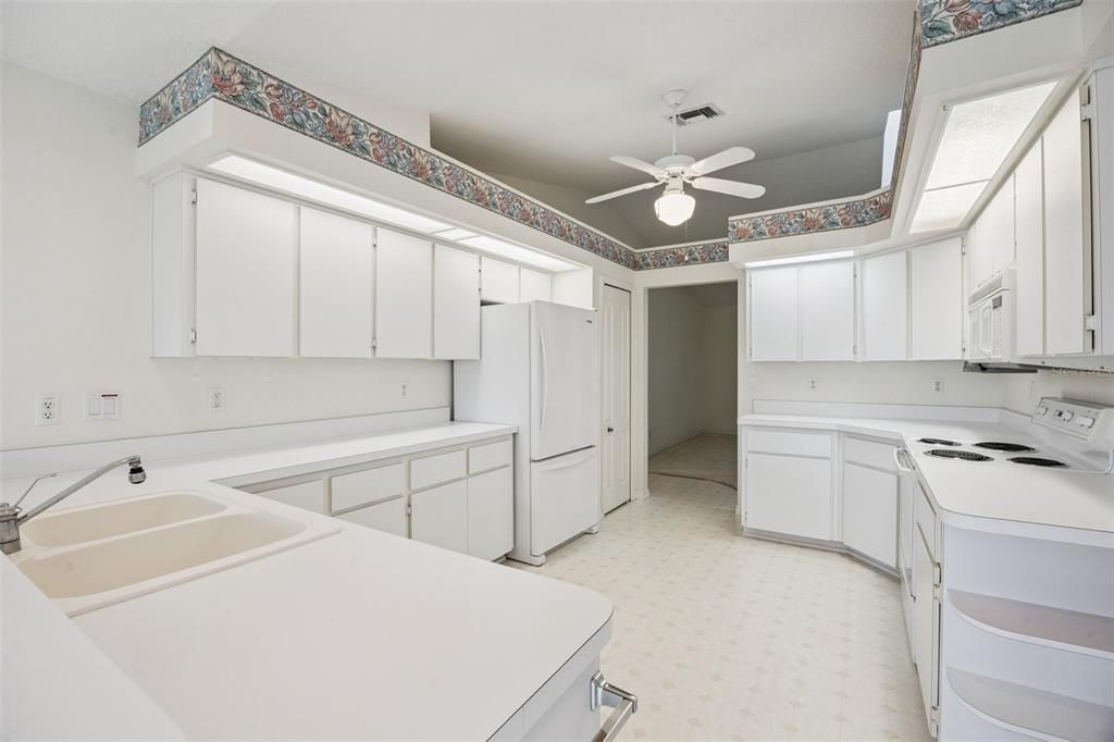 For Sale: $334,900 (3 beds, 2 baths, 2461 Square Feet)