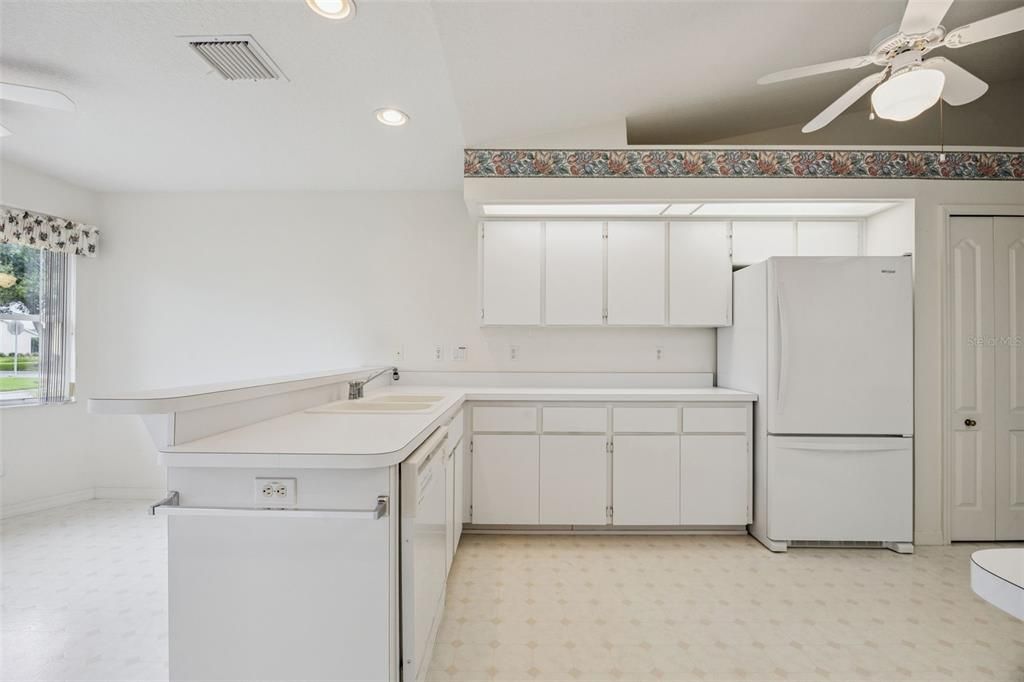 For Sale: $334,900 (3 beds, 2 baths, 2461 Square Feet)