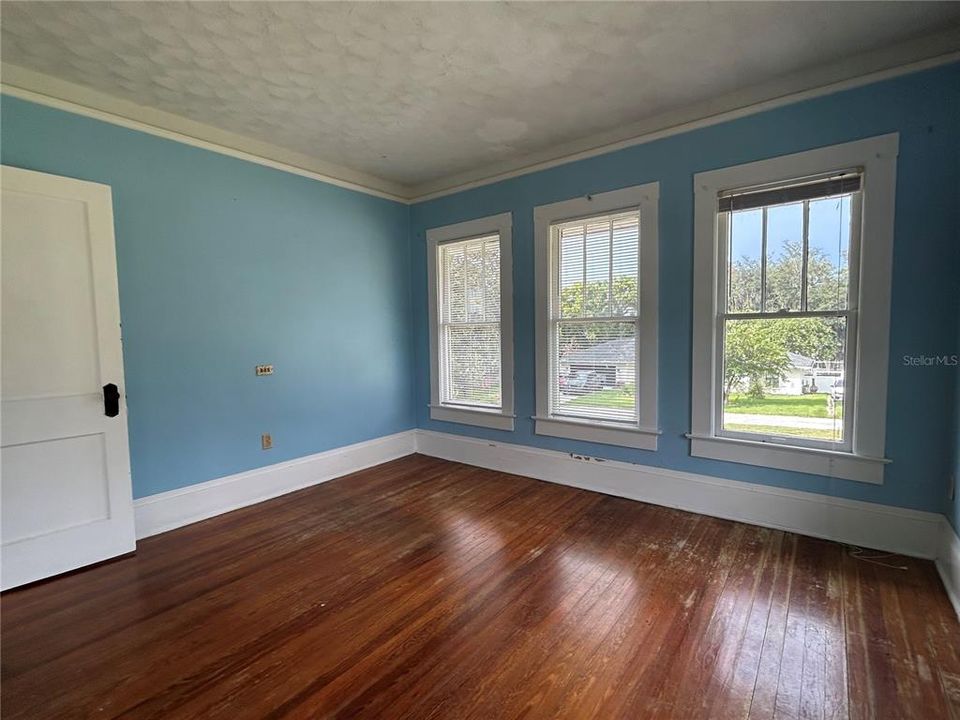 : $340,000 (5 спален, 3 ванн, 1818 Квадратных фут)