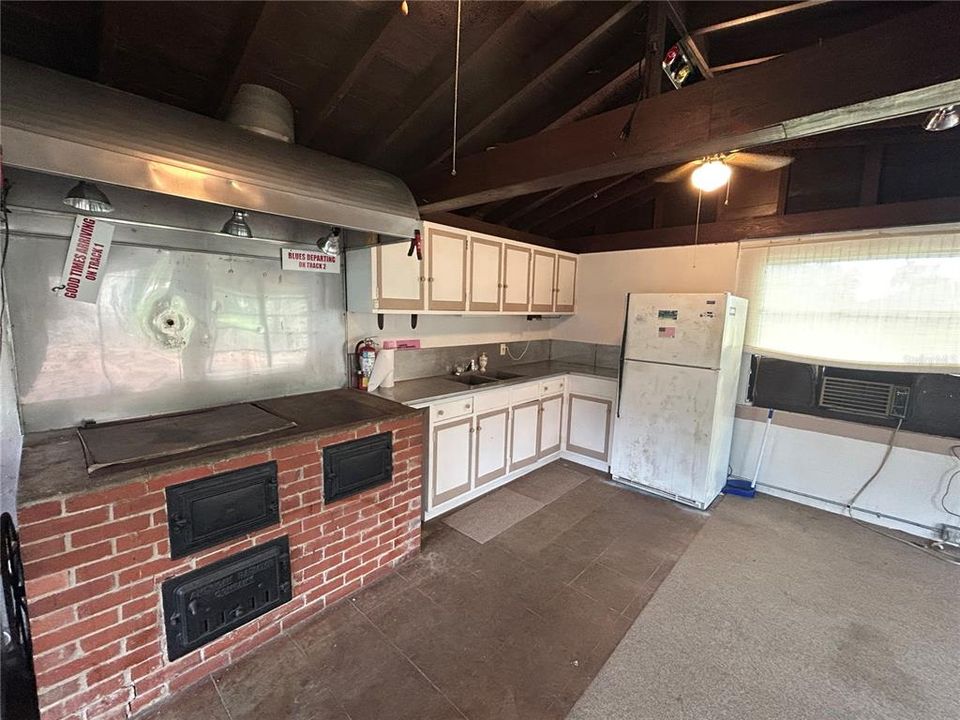 : $340,000 (5 спален, 3 ванн, 1818 Квадратных фут)