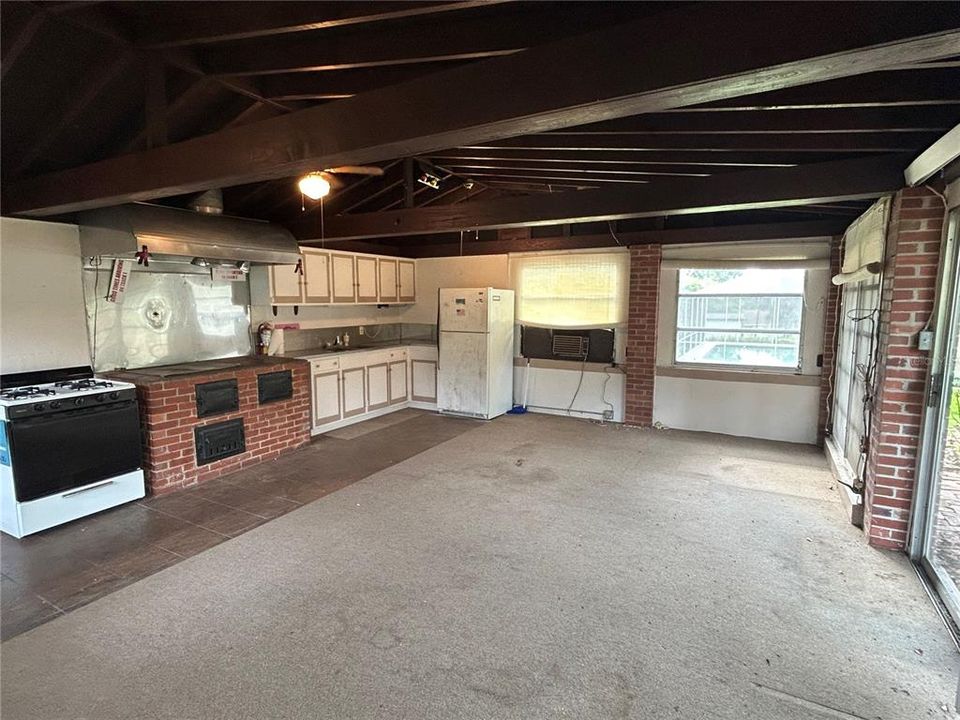 : $340,000 (5 спален, 3 ванн, 1818 Квадратных фут)