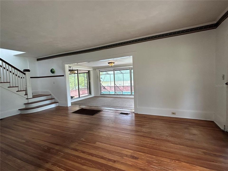 : $340,000 (5 спален, 3 ванн, 1818 Квадратных фут)