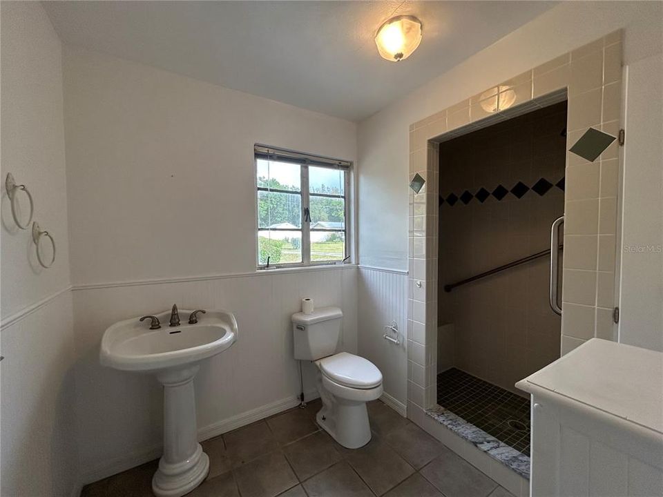 : $340,000 (5 спален, 3 ванн, 1818 Квадратных фут)