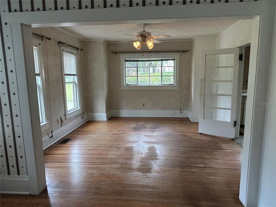 : $340,000 (5 спален, 3 ванн, 1818 Квадратных фут)