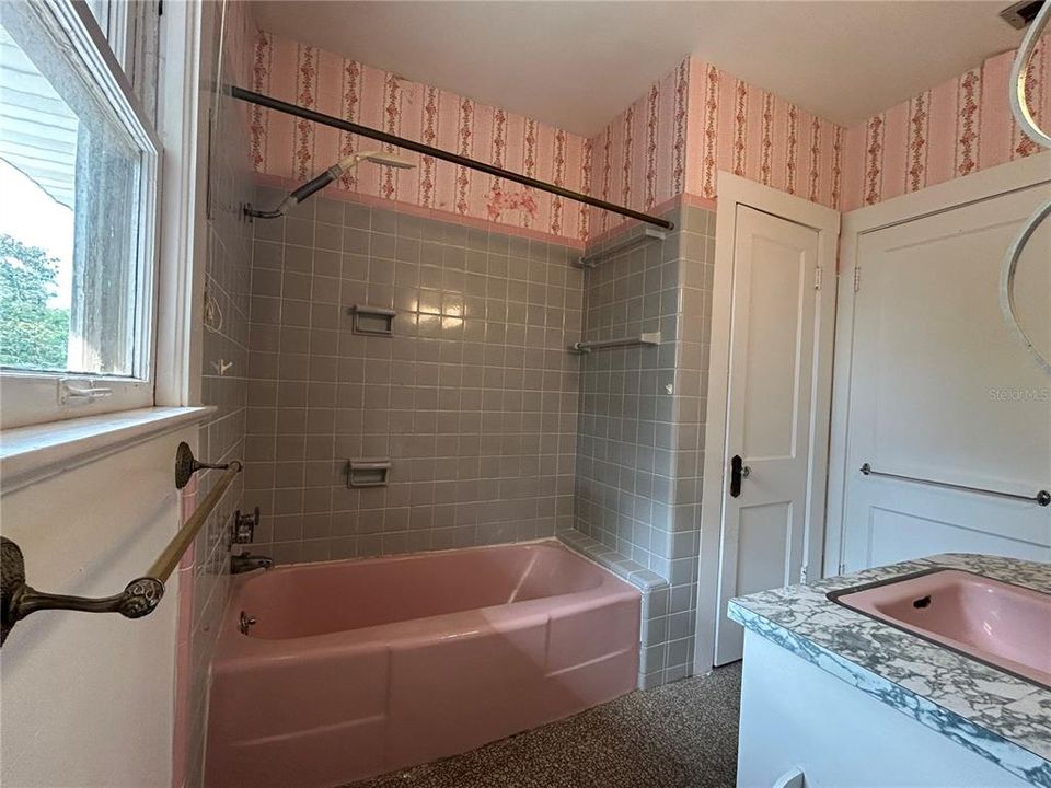 : $340,000 (5 спален, 3 ванн, 1818 Квадратных фут)