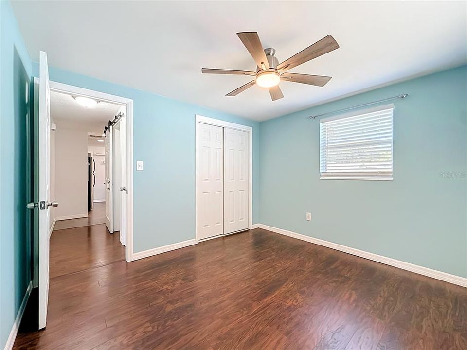 For Sale: $235,000 (2 beds, 1 baths, 984 Square Feet)