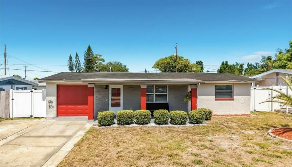 For Sale: $235,000 (2 beds, 1 baths, 984 Square Feet)