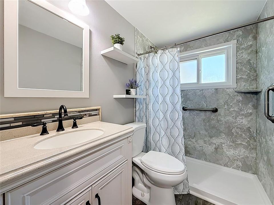 For Sale: $235,000 (2 beds, 1 baths, 984 Square Feet)