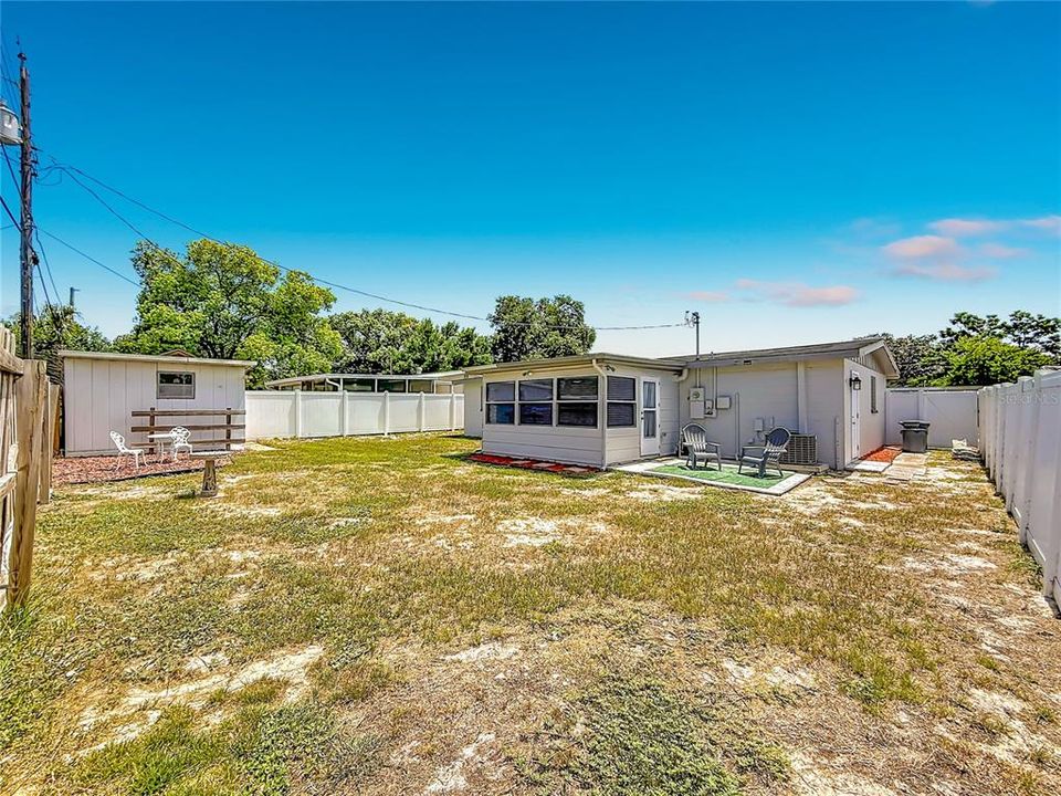 For Sale: $235,000 (2 beds, 1 baths, 984 Square Feet)