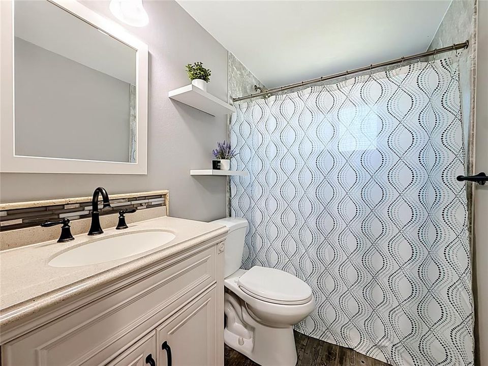 For Sale: $235,000 (2 beds, 1 baths, 984 Square Feet)