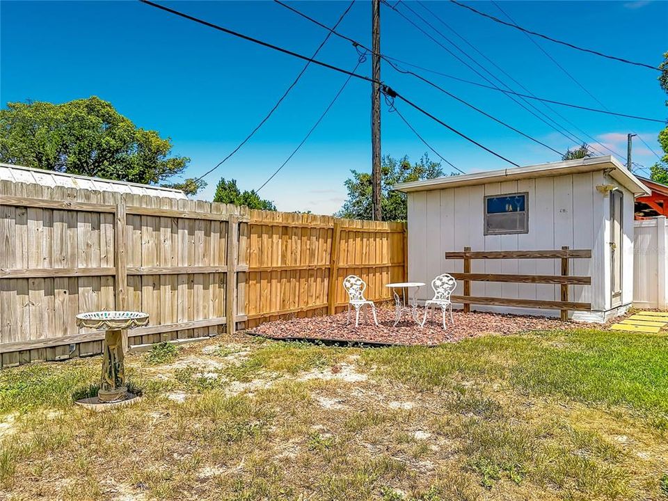 For Sale: $235,000 (2 beds, 1 baths, 984 Square Feet)